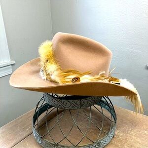 VTG Tan Beaver Hats Company Cowboy Western Hat Size 7 1/4 Ornate Feathered Tail